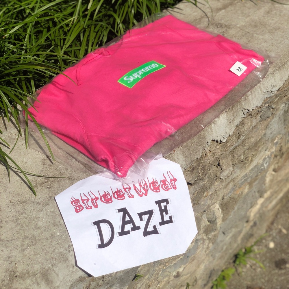 FW17 SUPREME MAGENTA BOX LOGO